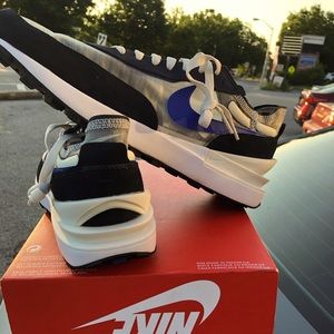 BRAND NEW Nike Waflle Racer One Se in the Phantom/Dark Obsidian/ Black